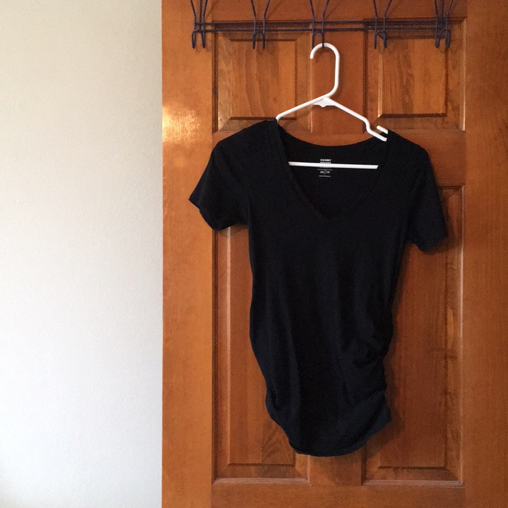 Old Navy Black Maternity V-Neck Tee